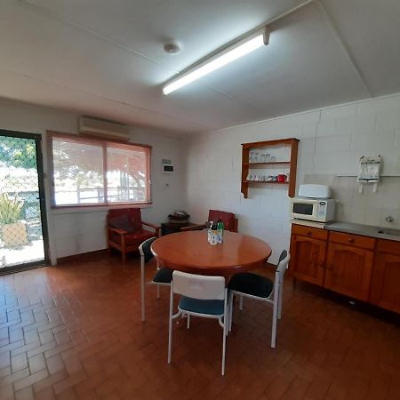 Pelican Point Waterfront Resort Formerly Carnarvon Beach Retreat Bagian luar foto