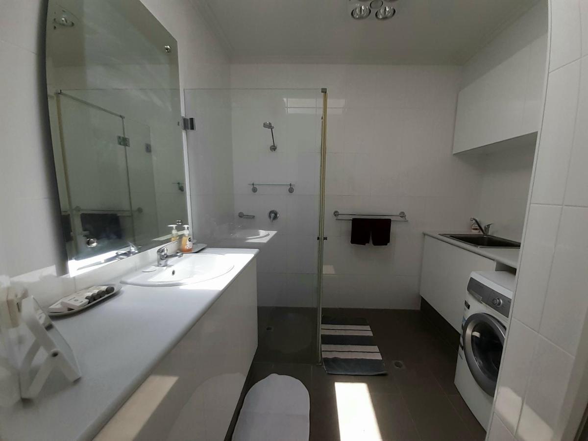 Pelican Point Waterfront Resort Formerly Carnarvon Beach Retreat Bagian luar foto