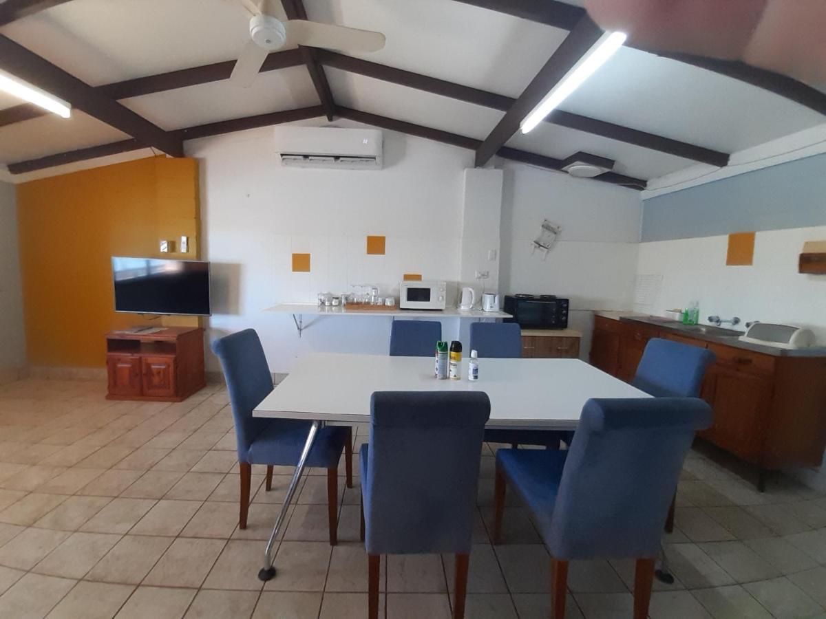 Pelican Point Waterfront Resort Formerly Carnarvon Beach Retreat Bagian luar foto