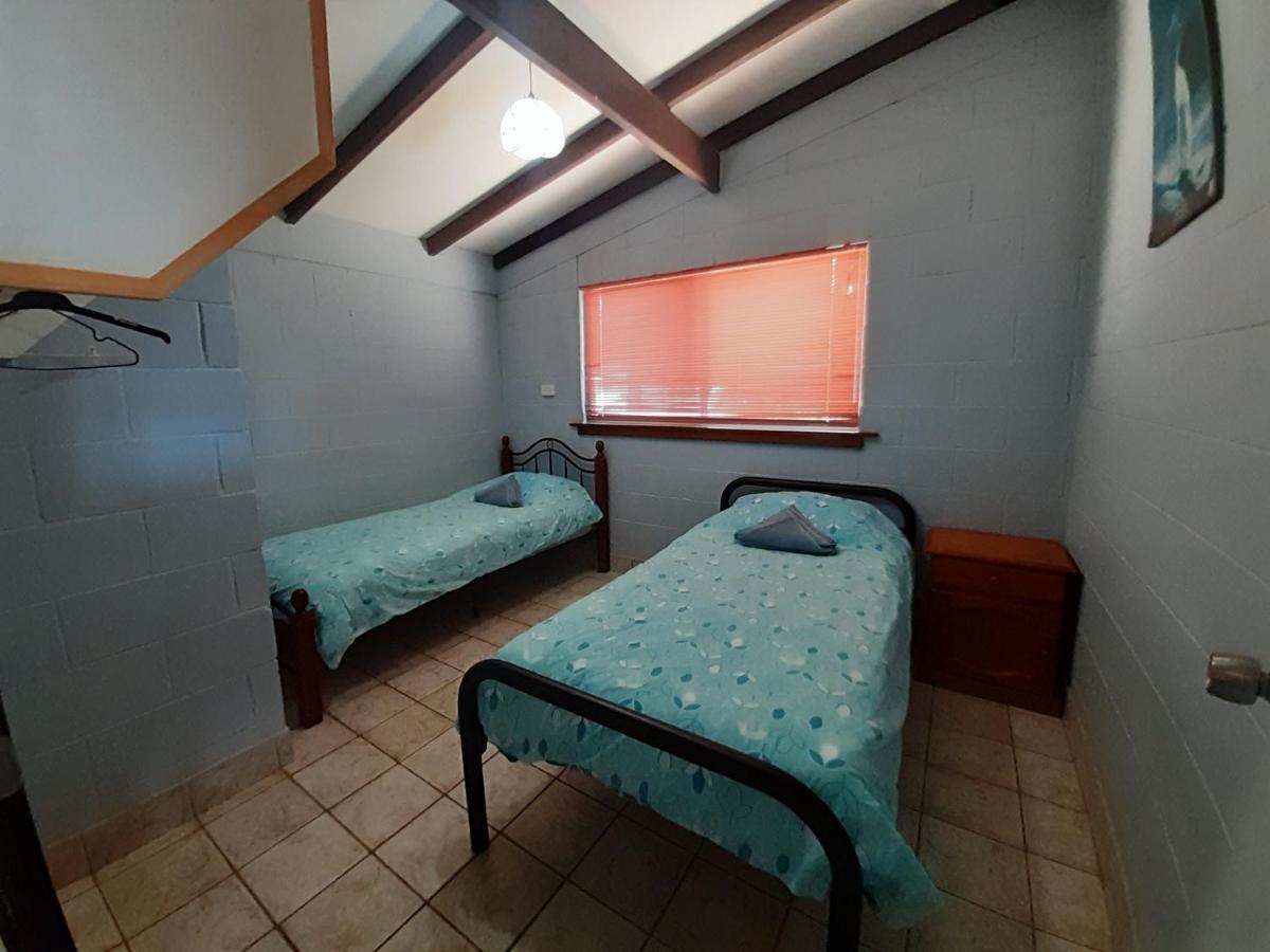 Pelican Point Waterfront Resort Formerly Carnarvon Beach Retreat Bagian luar foto