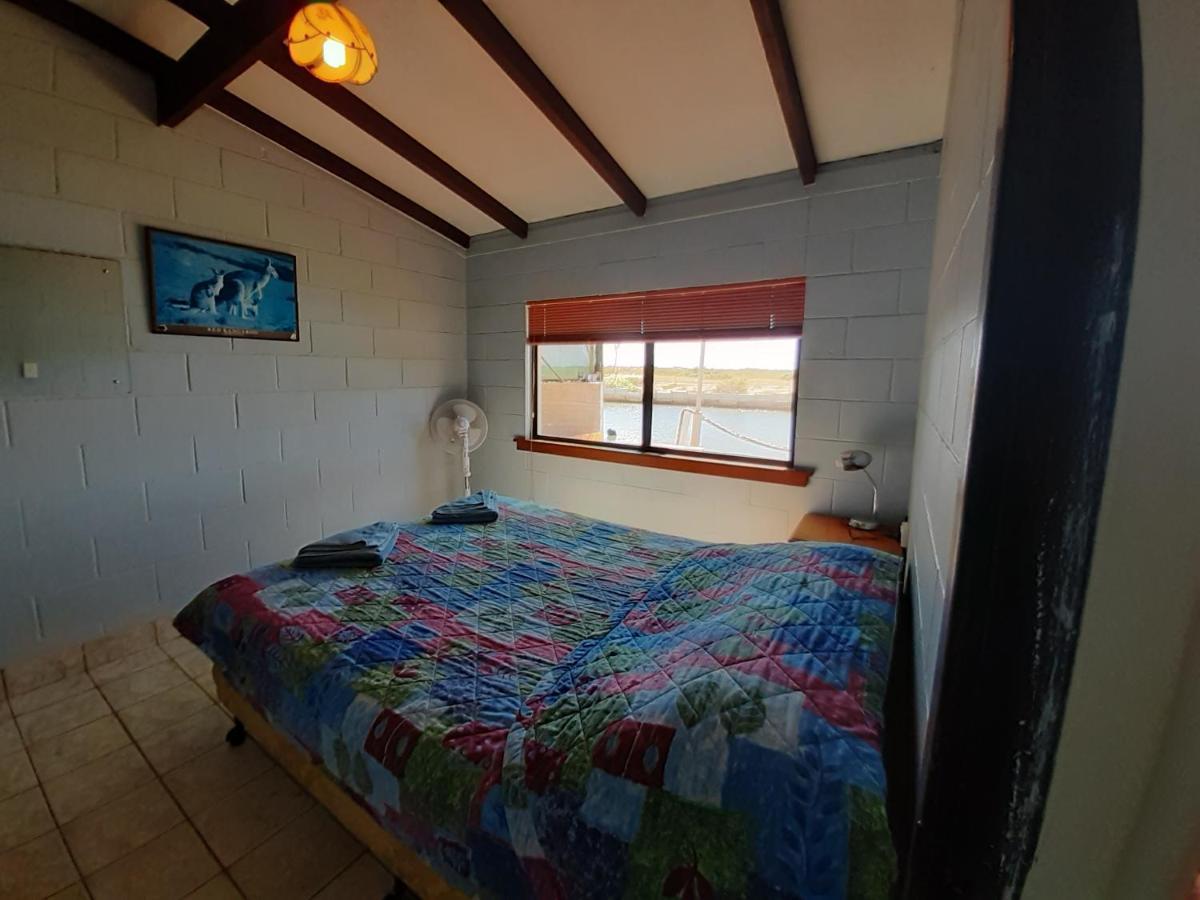 Pelican Point Waterfront Resort Formerly Carnarvon Beach Retreat Bagian luar foto
