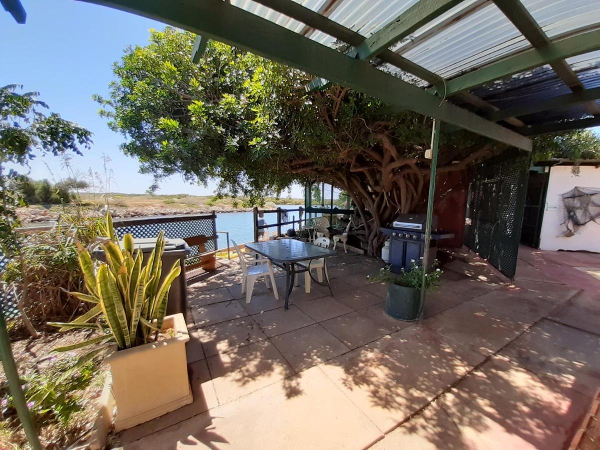 Pelican Point Waterfront Resort Formerly Carnarvon Beach Retreat Bagian luar foto