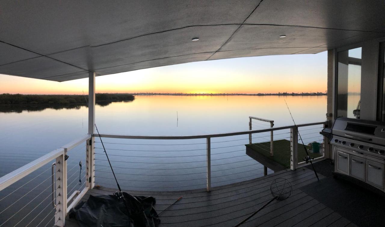 Pelican Point Waterfront Resort Formerly Carnarvon Beach Retreat Bagian luar foto