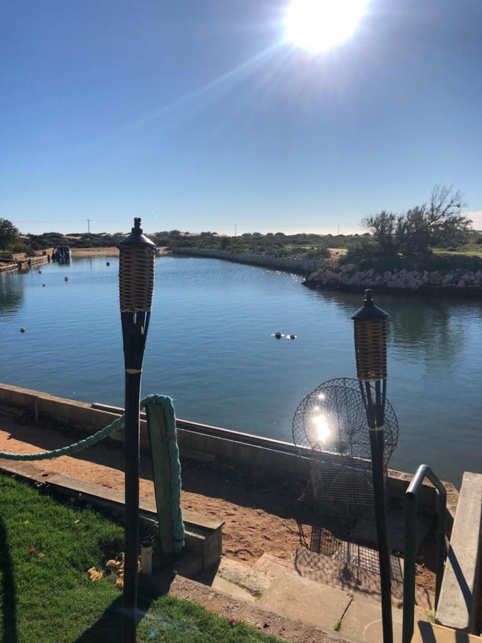 Pelican Point Waterfront Resort Formerly Carnarvon Beach Retreat Bagian luar foto