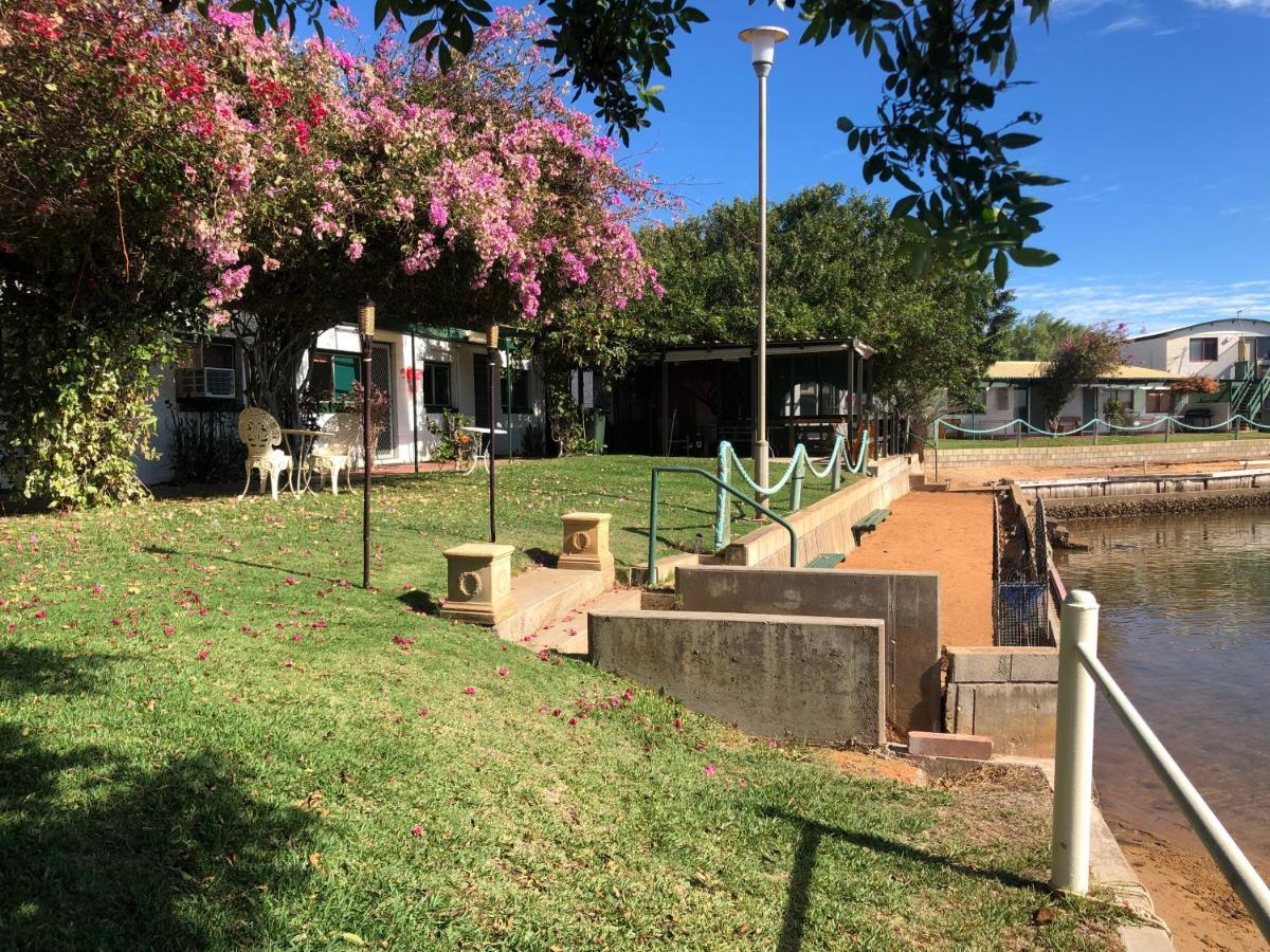Pelican Point Waterfront Resort Formerly Carnarvon Beach Retreat Bagian luar foto