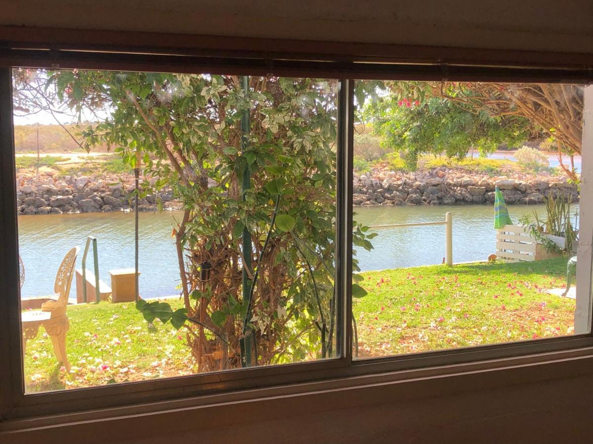 Pelican Point Waterfront Resort Formerly Carnarvon Beach Retreat Bagian luar foto