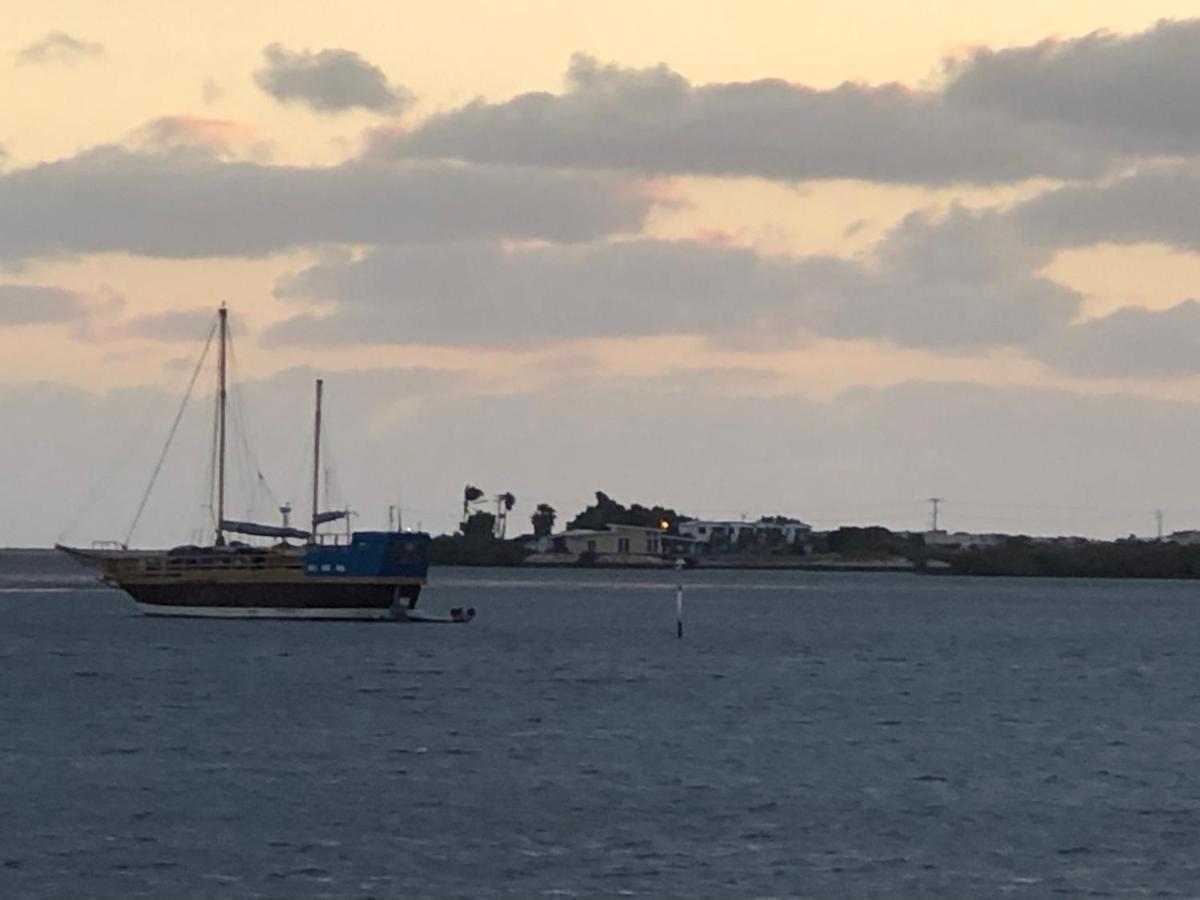 Pelican Point Waterfront Resort Formerly Carnarvon Beach Retreat Bagian luar foto